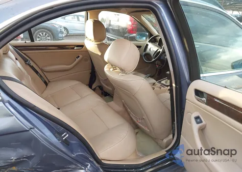 2004 BMW 330I z USA, uszkodzony, nr VIN WBAEV53484KM06926